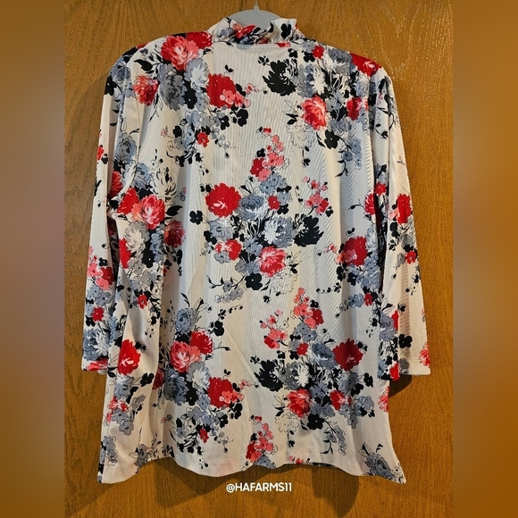 Bend Over Flower Blouse - Picture 3 of 5